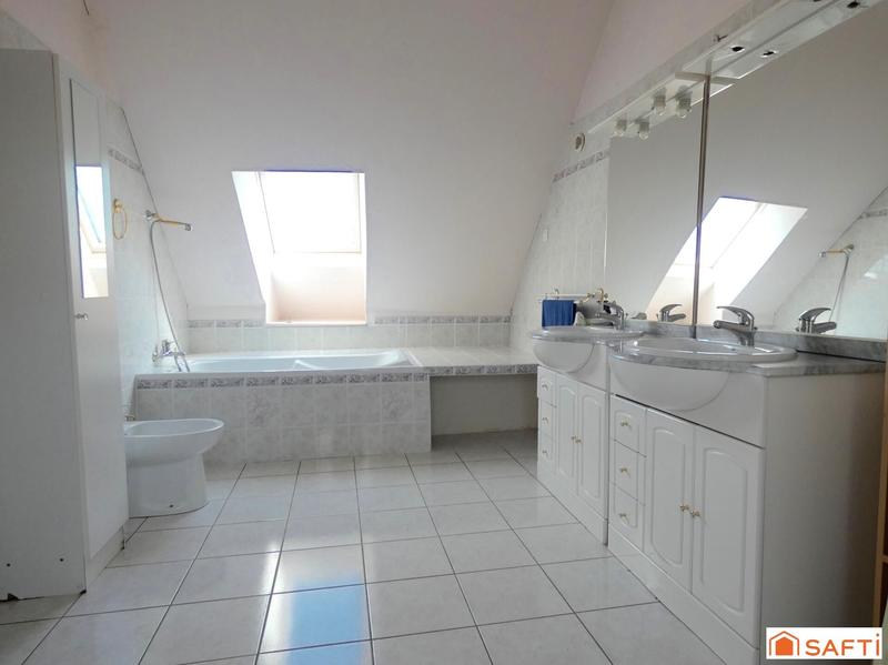 Maison - 180 m² - 6 pièces