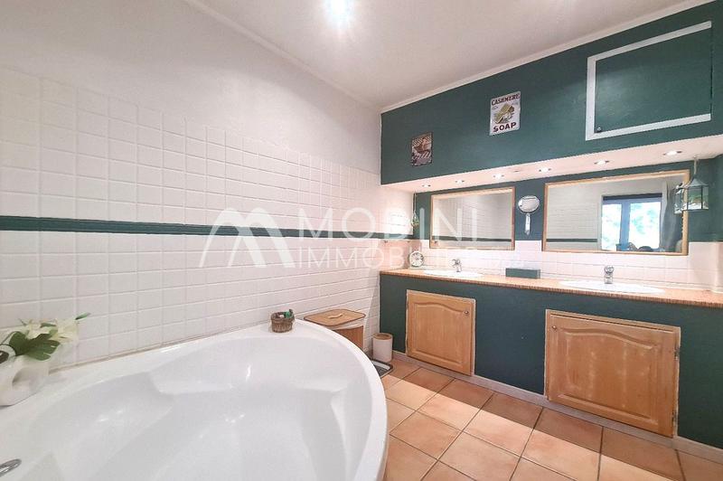 Maison - 180 m² - 7 pièces