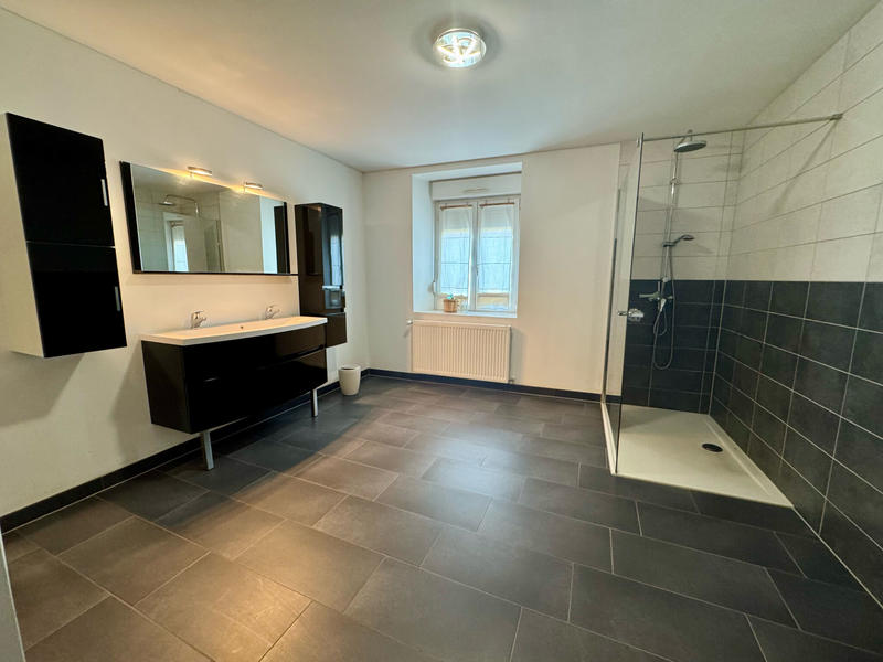 Maison - 220 m² - 8 pièces