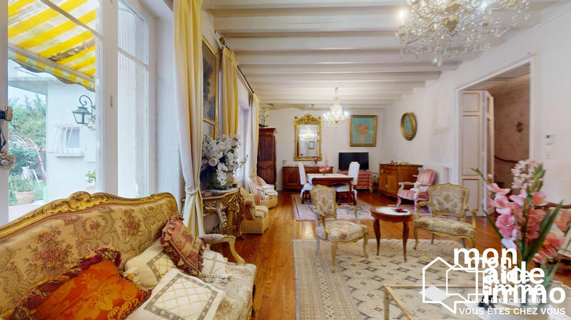 Maison - 266 m² - 7 pièces