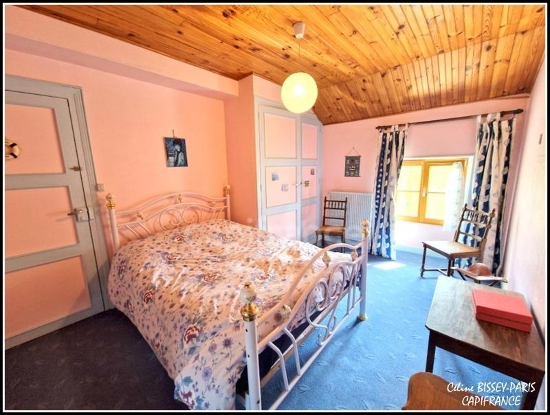 Maison - 270 m² - 9 pièces