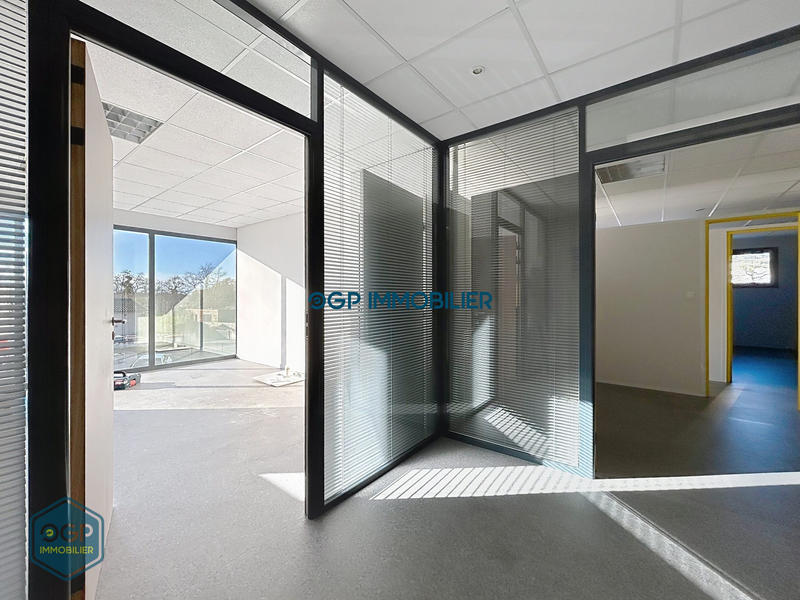 Local commercial - 130 m² - 5 pièces