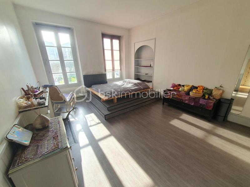 Appartement - 84 m² - 2 pièces