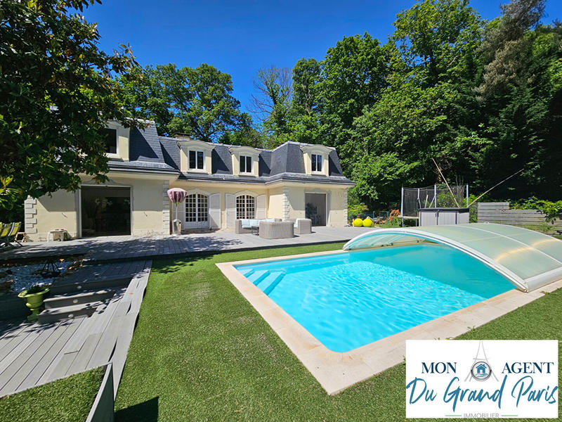 Maison - 250 m² - 8 pièces