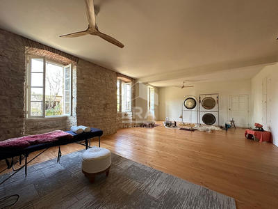 Maison - 329 m² - 6 pièces