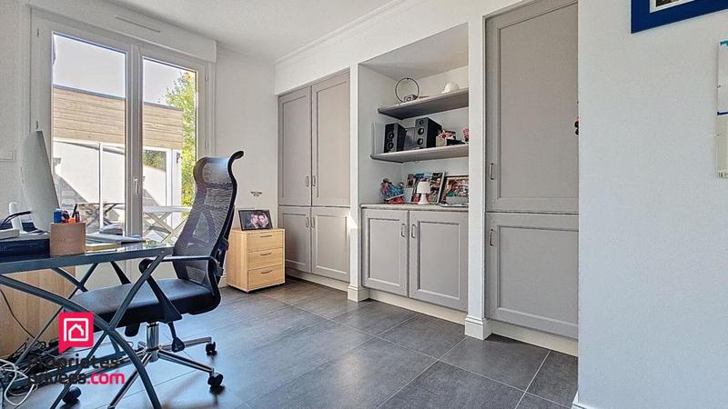 Maison - 290 m² - 9 pièces