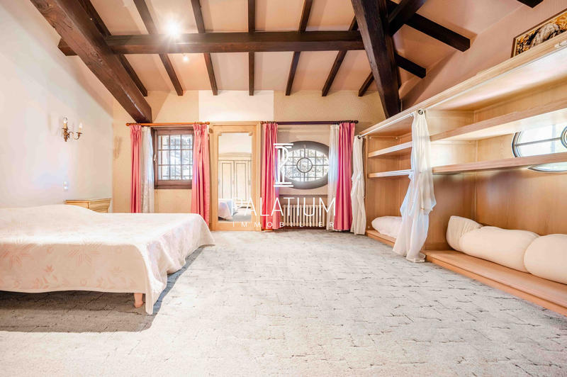 Château - 469 m² - 9 pièces