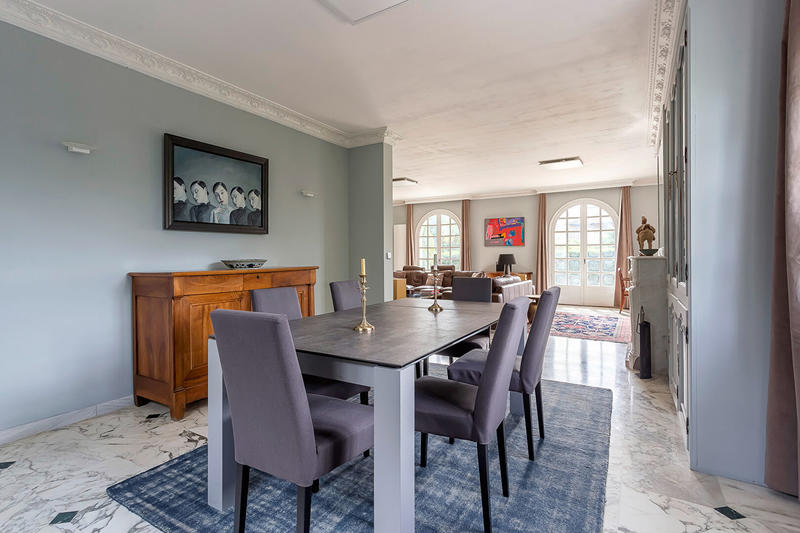 Villa - 263 m² - 9 pièces