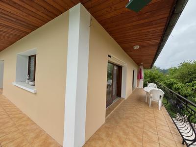 Maison traditionnelle - 276 m² - 6 pièces