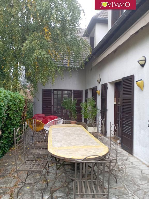 Maison - 305 m² - 10 pièces
