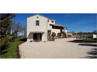 Maison - 235 m² - 10 pièces