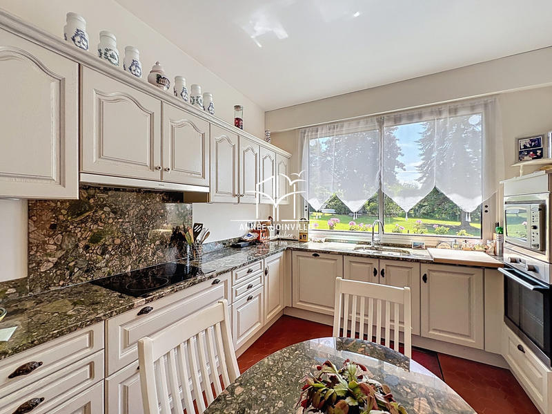 Villa - 266 m² - 8 pièces