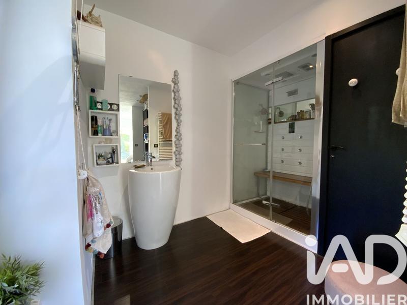 Maison - 210 m² - 8 pièces