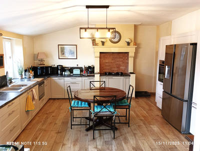 Maison - 215 m² - 10 pièces