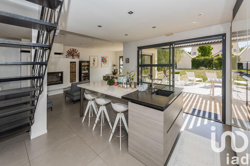 Maison - 225 m² - 8 pièces