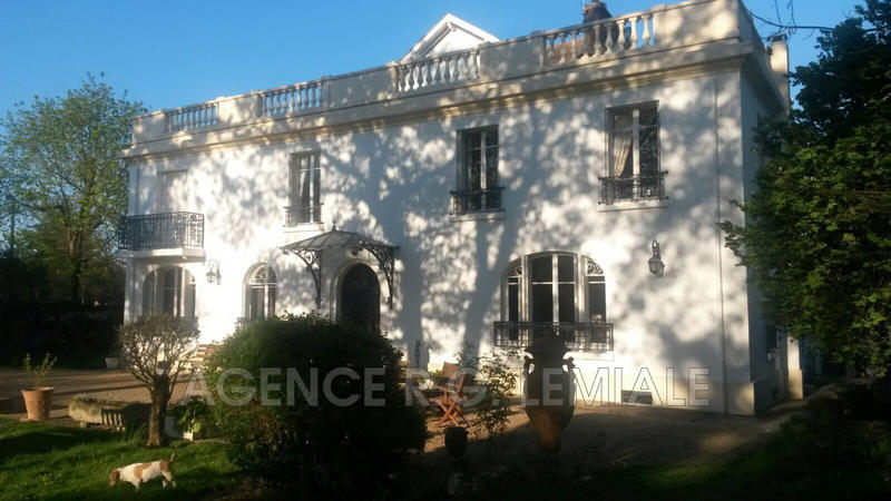 Maison - 400 m² - 12 pièces