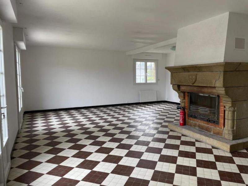 Maison traditionnelle - 244 m² - 7 pièces