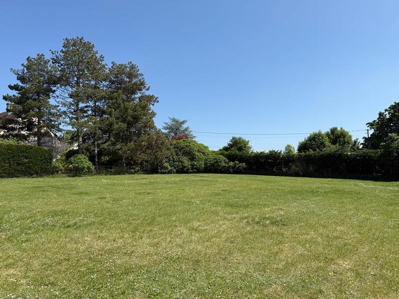 Terrain constructible - 1 000 m²