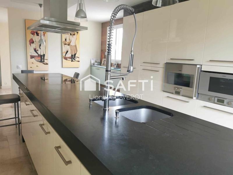 Maison - 200 m² - 7 pièces