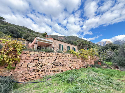 Maison - 96 m² - 4 pièces