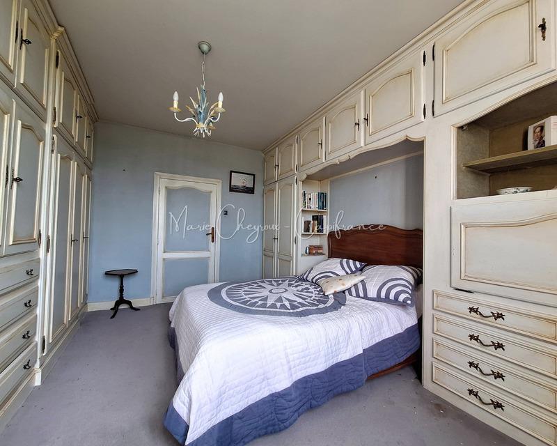 Maison - 222 m² - 8 pièces