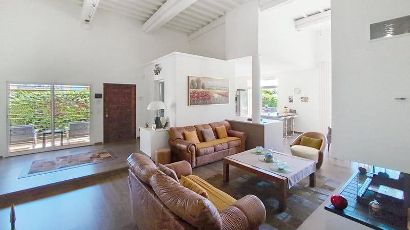 Demeure - 223 m² - 6 pièces