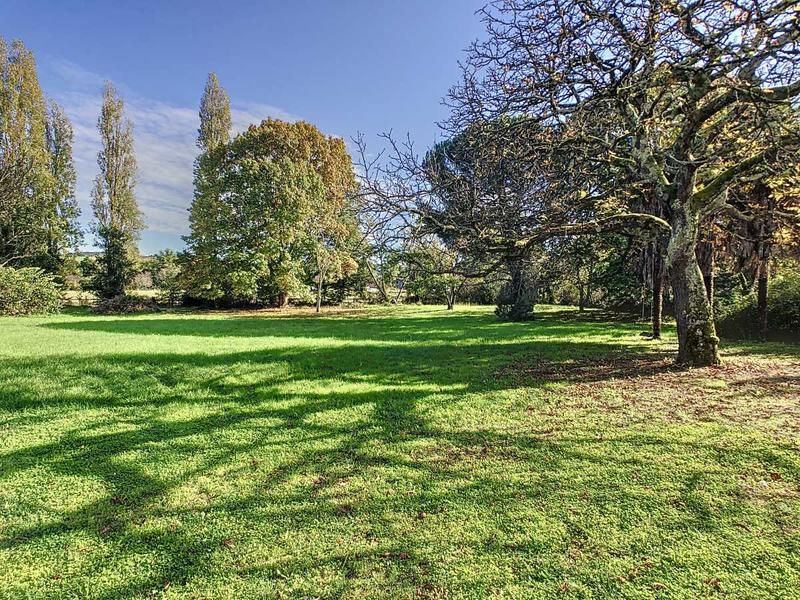 Maison - 236 m² - 7 pièces