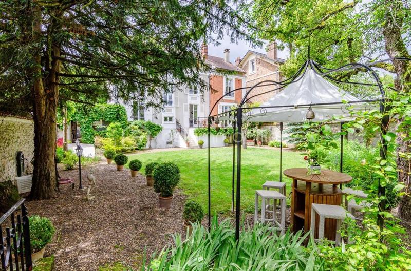 Maison bourgeoise - 204 m² - 9 pièces