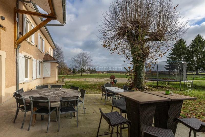 Maison - 222 m² - 7 pièces