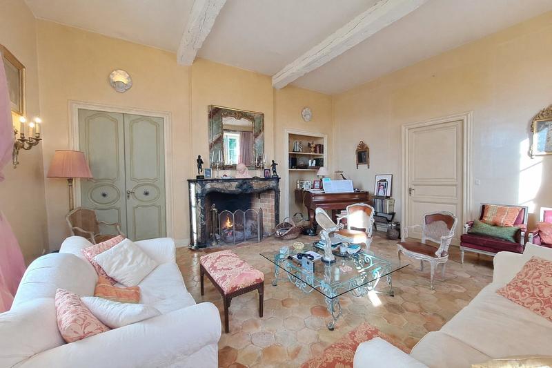 Maison - 665 m² - 20 pièces