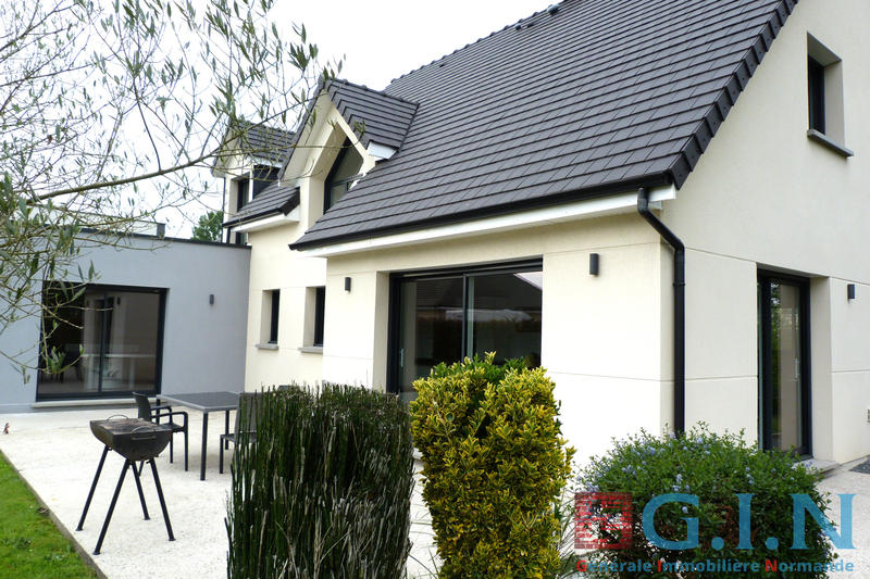 Maison - 201 m² - 9 pièces