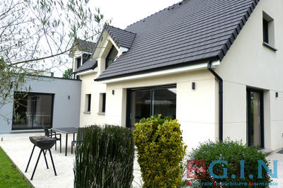 Maison - 201 m² - 9 pièces