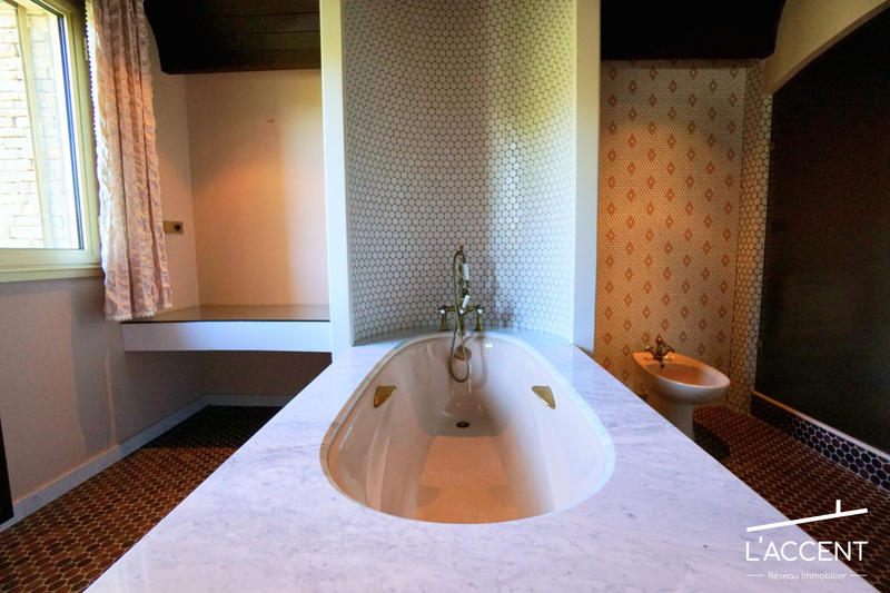 Maison - 435 m² - 8 pièces