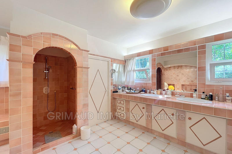 Maison - 336 m² - 9 pièces