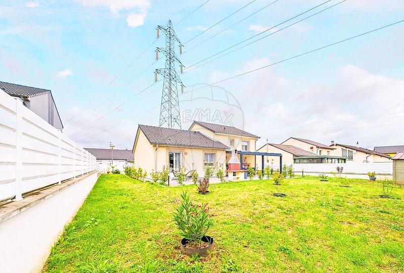 Maison - 93 m² - 6 pièces