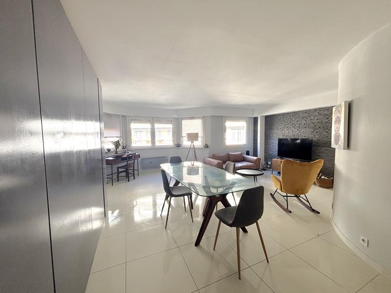 Appartement - 9 719 m² - 4 pièces