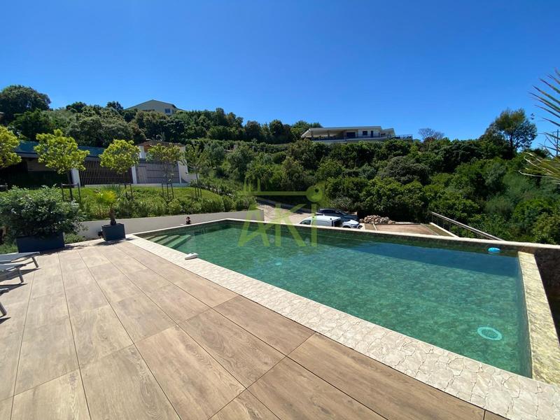 Maison contemporaine - 289 m² - 7 pièces