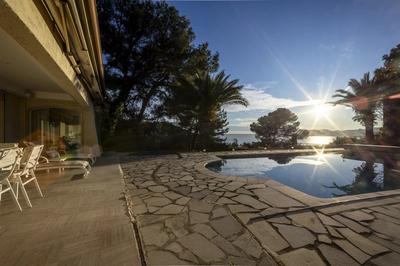 Maison - 230 m² - 5 pièces