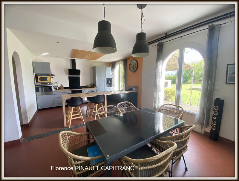 Maison - 219 m² - 8 pièces