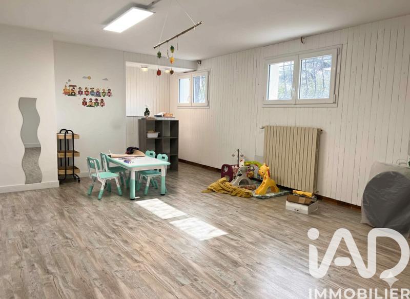Maison - 250 m² - 7 pièces