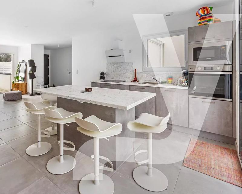 Maison - 218 m² - 12 pièces