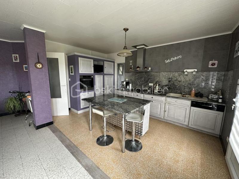 Propriété - 330 m² - 6 pièces