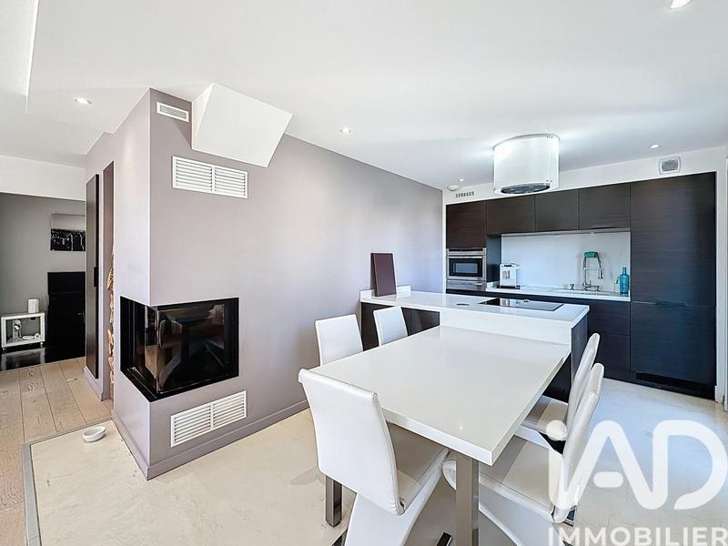 Maison - 260 m² - 8 pièces