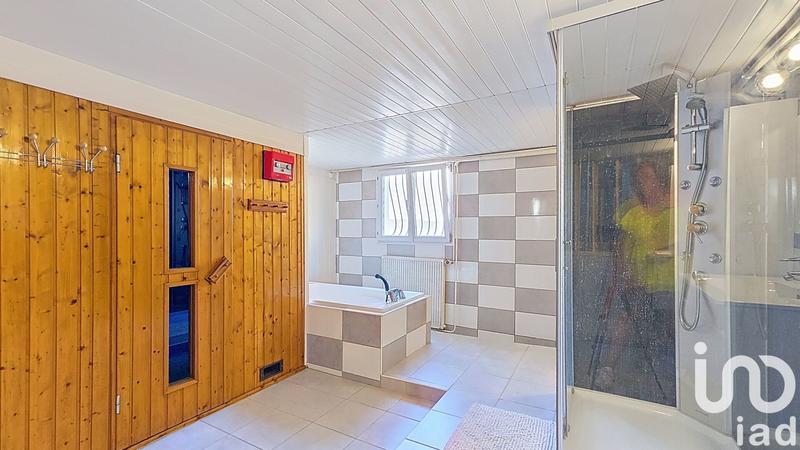 Maison - 246 m² - 7 pièces