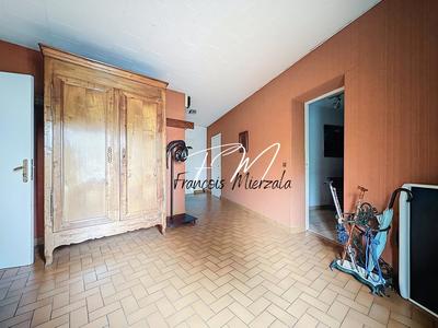 Maison - 202 m² - 8 pièces