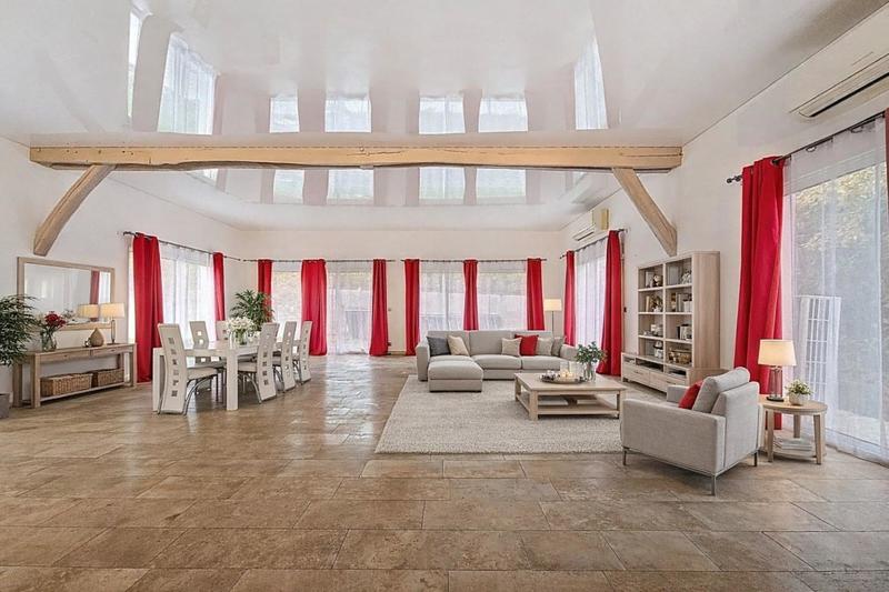 Maison - 219 m² - 7 pièces