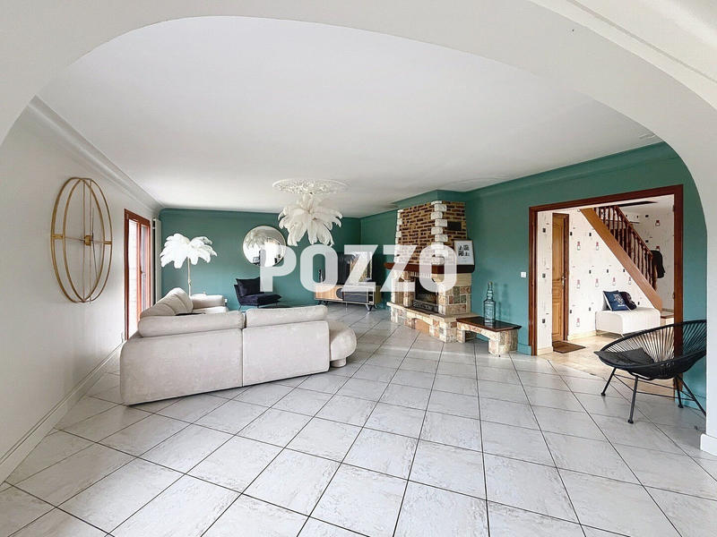 Maison - 275 m² - 11 pièces