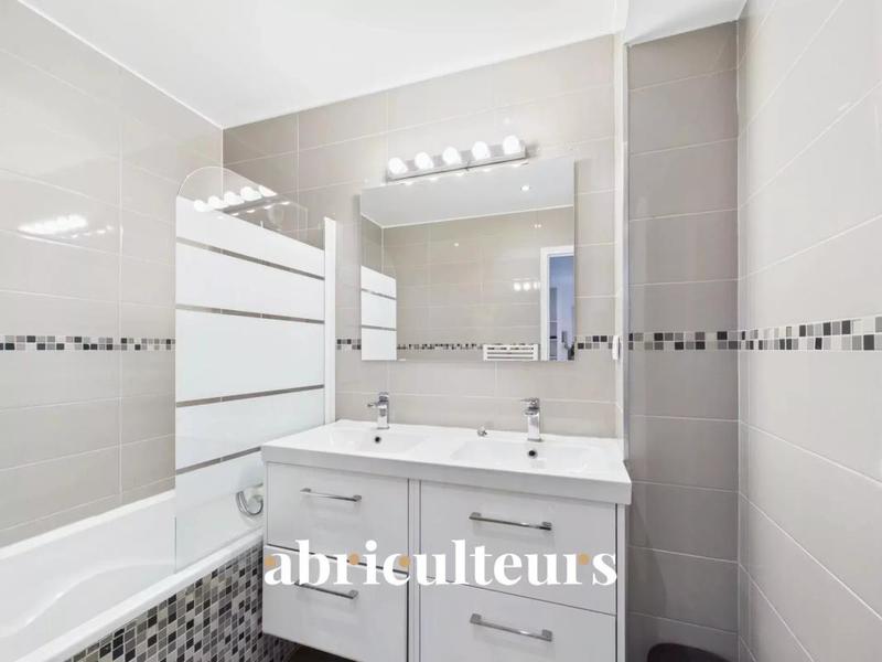 Appartement - 90 m² - 5 pièces