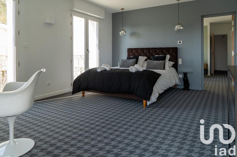 Maison - 277 m² - 7 pièces