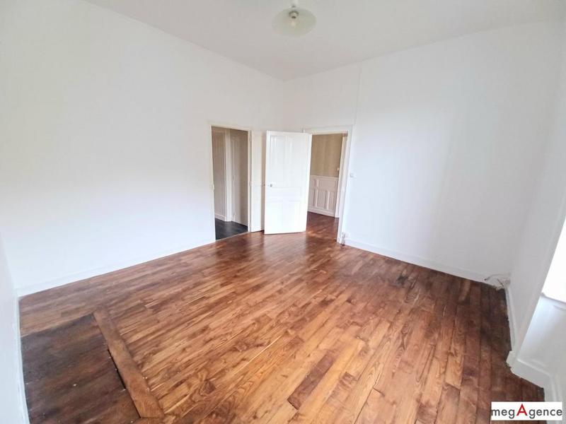 Maison - 250 m² - 11 pièces